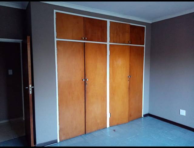 3 BEDROOM FREESTANDING FOR SALE IN SIGNAL HILL